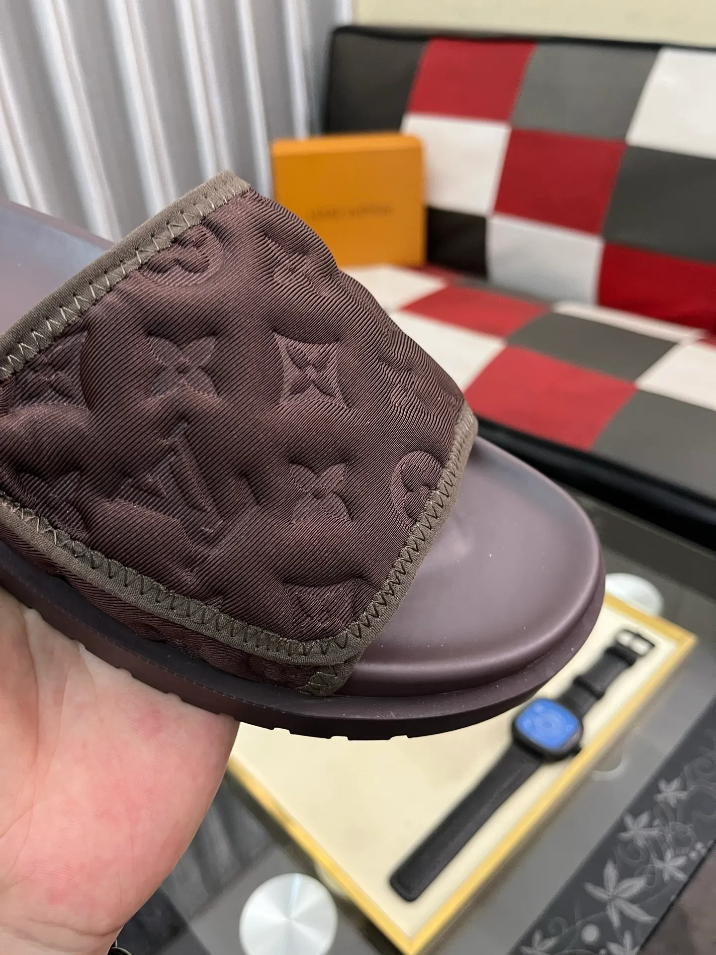 Men's men's shoes💰320⌚️⌚️[Louis Vuitton LV slippers] (high-end cowhide) counter 1:1 fashion style summer must-have! The designer used LV’s iconic outsole. The original simple slippers instantly become fashionable! The upper is made of flexible special cowhide leather straps alternately, and the workmanship is exquisite! A must-have for stylish men in summer, size 38-44
